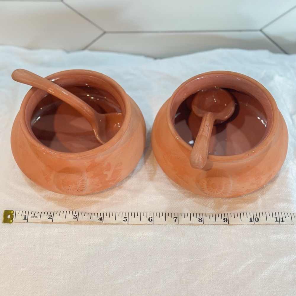 Terracotta salsa and guacamole serving dish with spoon - Picture 8 of 8